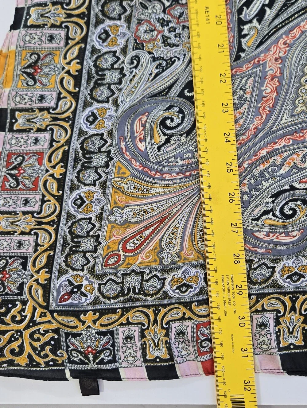 VTG Rectangle Scarf Silk Feeling Paisley Medallion Boho Shawl Wrap Cream Satin